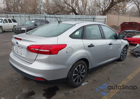 2016 Ford Focus S z USA, uszkodzony, nr VIN 1FADP3E27GL397648